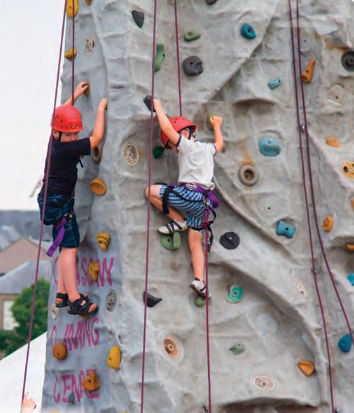 2G - Unit 2. Adventure - SBT Tiếng Anh 10 Friends Global 2 1