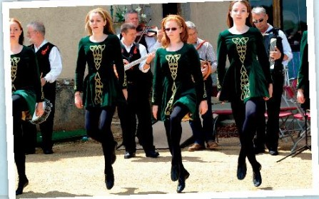 Language focus: Present continuous (questions), Present continuous and present simple - Unit 4. Learning world - Tiếng Anh 6 - Friends plus 5 1