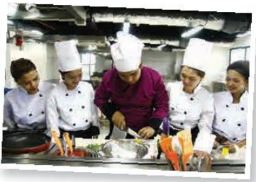 Tiếng Anh 11 Unit 7 Listening 0 1