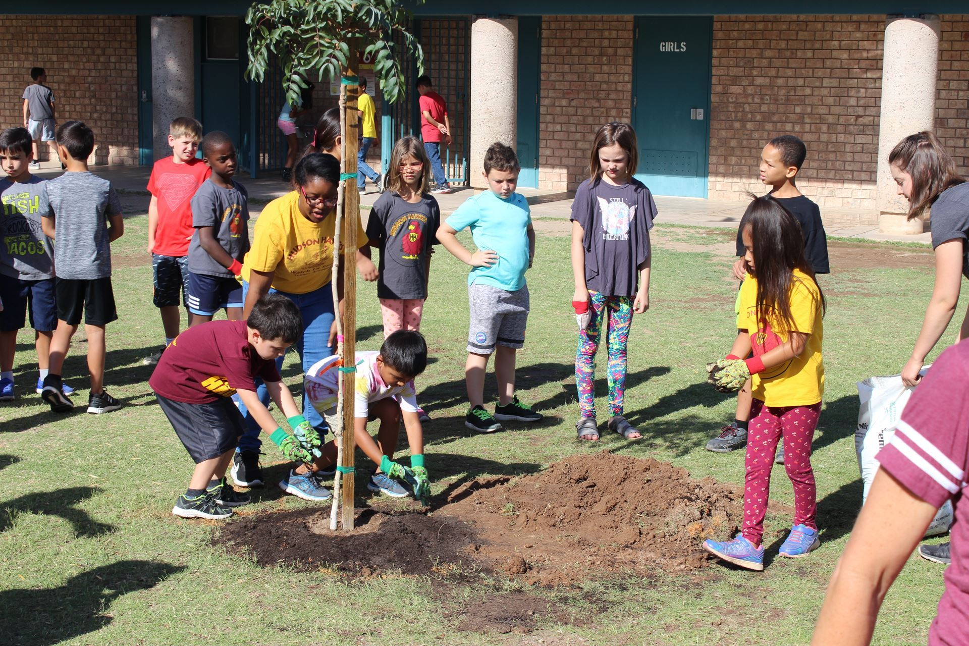 Trắc nghiệm Kĩ năng nghe Chủ đề: lễ hội vui vẻ Tiếng Anh 6 Right on! 0 14