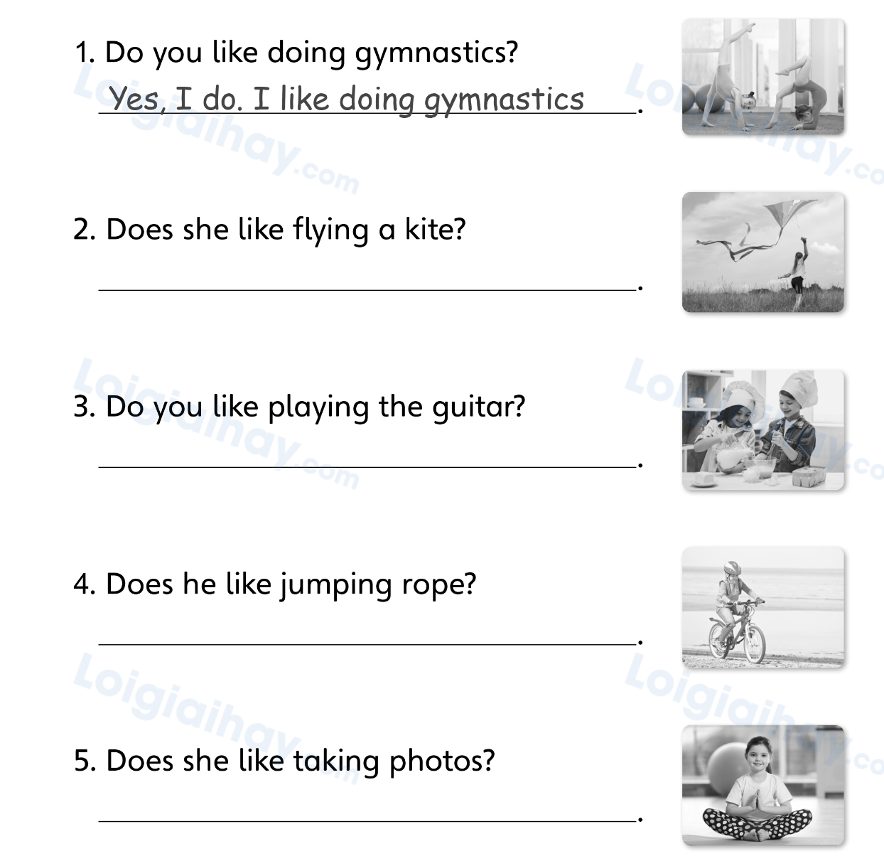 Unit 6. Amazing activities - SBT Tiếng Anh 4 - Explore Our World 3 1